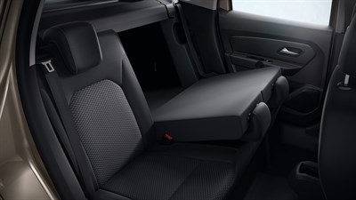 Renault DUSTER - folding back seats 1/3 - 2/3