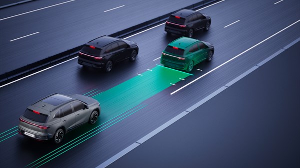 Renault Koleos full hybrid E-Tech - active driver assist